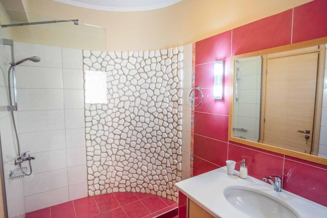Apolis Superior Villa